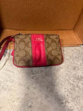 COACH F52860 Signature Corner Zip Wristlet Wallet Khaki/Pink Ruby